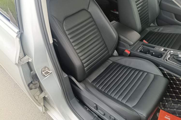 Used Volkswagen Magotan 2017 330TSI DSG Leading Model Right Front Seat