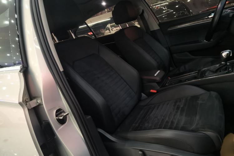 Used Volkswagen Magotan 2017 330TSI DSG Luxury Model Right Front Seat