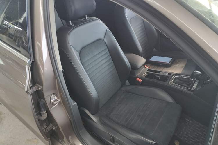 Used Volkswagen Magotan 2017 330TSI DSG Luxury Model Right Front Seat