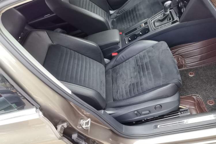 Used Volkswagen Magotan 2017 330TSI DSG Luxury Model Right Front Seat