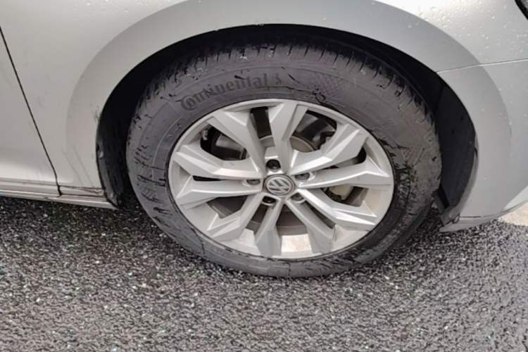 Used Volkswagen Magotan 2017 330TSI DSG Luxury Model Right Front Wheel Hub