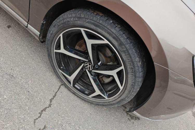 Used Volkswagen Magotan 2017 330TSI DSG Luxury Model Right Front Wheel Hub
