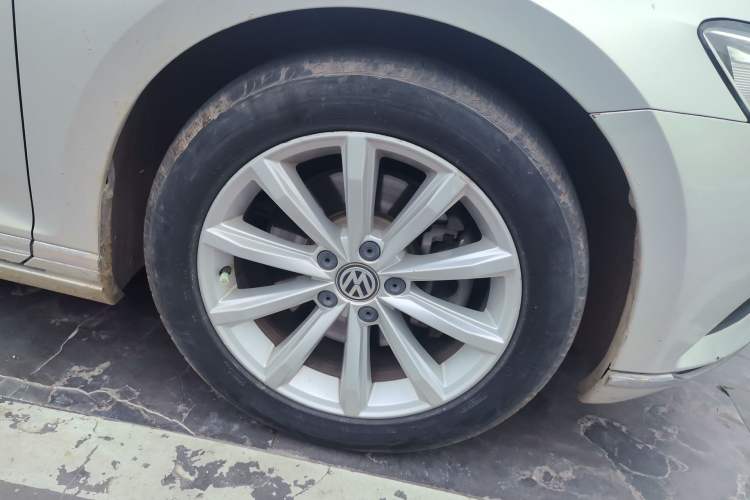 Used Volkswagen Magotan 2017 330TSI DSG Leading Model Right Front Wheel Hub