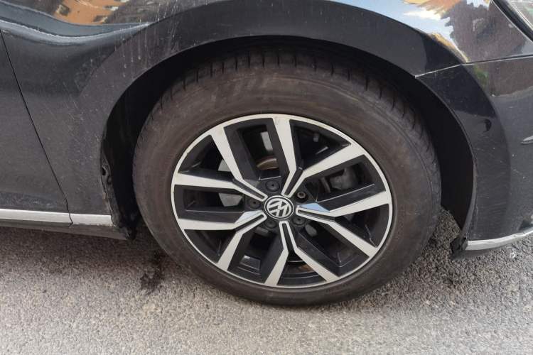 Used Volkswagen Magotan 2017 330TSI DSG Luxury Model Right Front Wheel Hub