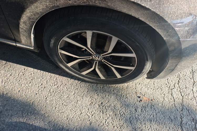Used Volkswagen Magotan 2017 330TSI DSG Luxury Model Right Front Wheel Hub
