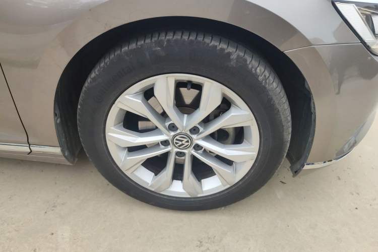 Used Volkswagen Magotan 2017 330TSI DSG Luxury Model Right Front Wheel Hub