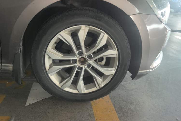 Used Volkswagen Magotan 2017 330TSI DSG Luxury Model Right Front Wheel Hub