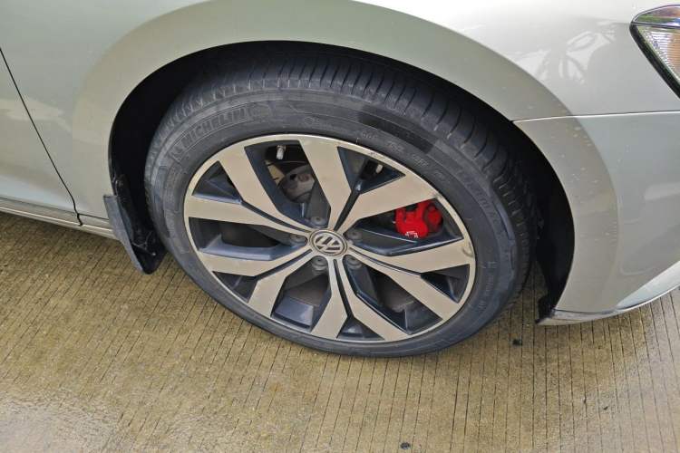 Used Volkswagen Magotan 2017 380TSI DSG Luxury Model Right Front Wheel Hub