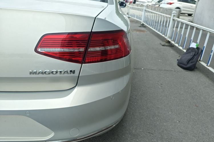 Used Volkswagen Magotan 2017 330TSI DSG Leading Model Right Rear Taillight