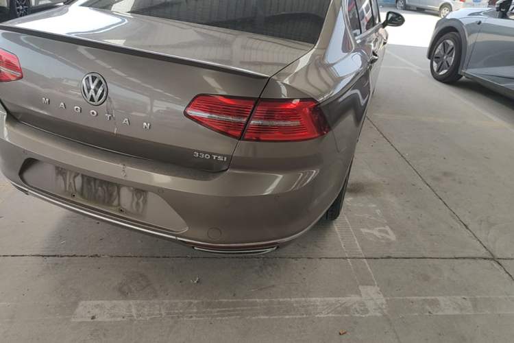 Used Volkswagen Magotan 2017 330TSI DSG Luxury Model Right Rear Taillight