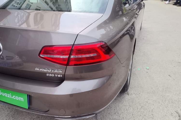 Used Volkswagen Magotan 2017 330TSI DSG Luxury Model Right Rear Taillight
