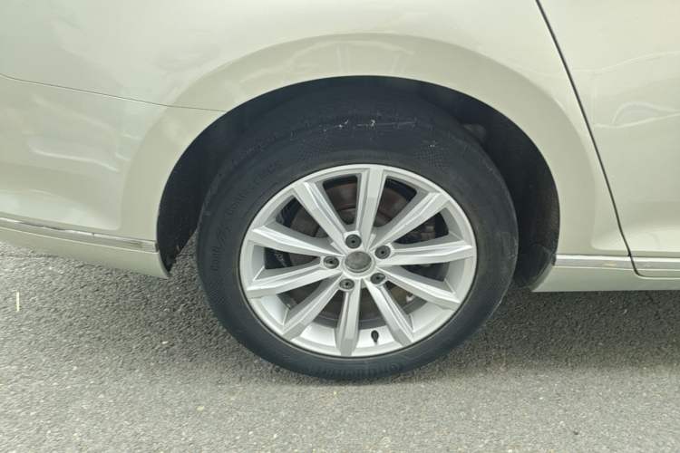 Used Volkswagen Magotan 2017 330TSI DSG Leading Model Right Rear Wheel Hub