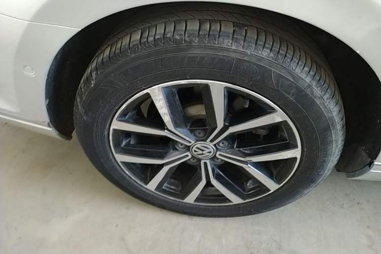 Used Volkswagen Magotan 2017 330TSI DSG Luxury Model Right Rear Wheel Hub