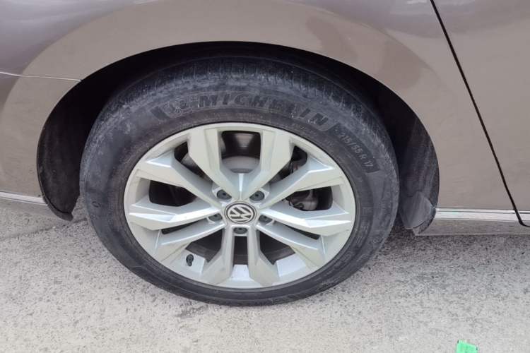 Used Volkswagen Magotan 2017 330TSI DSG Luxury Model Right Rear Wheel Hub