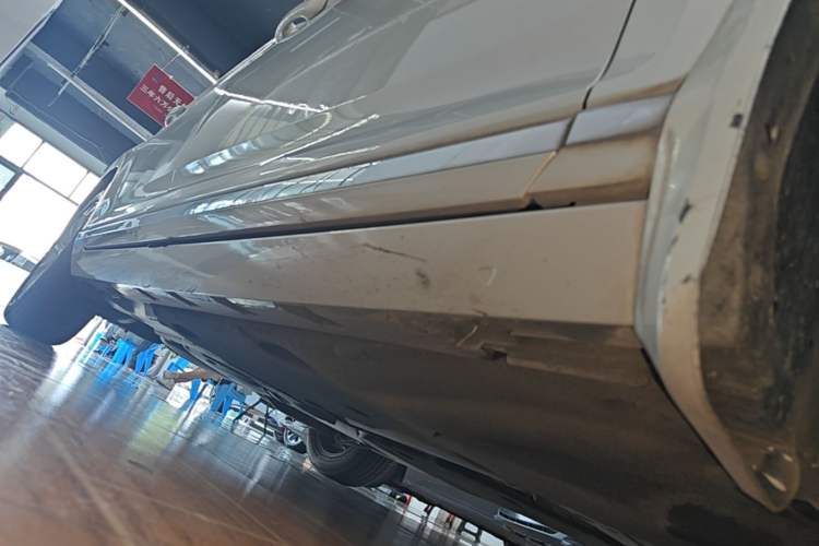 Used Volkswagen Magotan 2017 330TSI DSG Luxury Model Right Side Sill