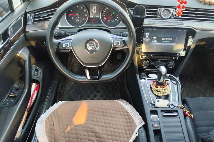 Used Volkswagen Magotan 2017 330TSI DSG Luxury Model Steering Wheel