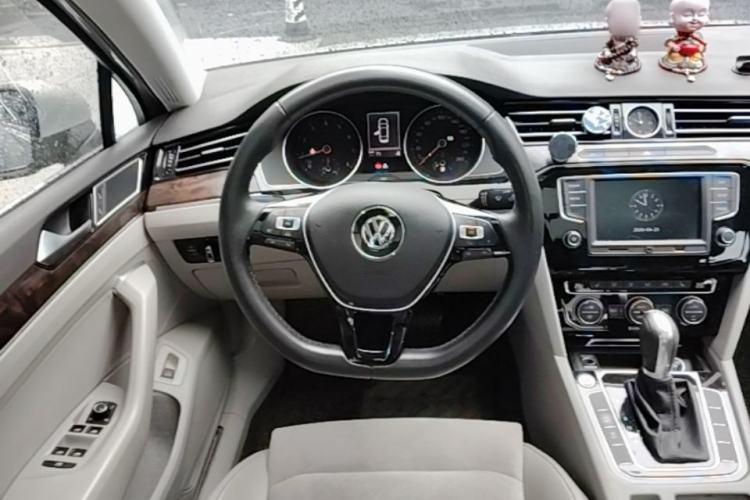 Used Volkswagen Magotan 2017 330TSI DSG Luxury Model Steering Wheel