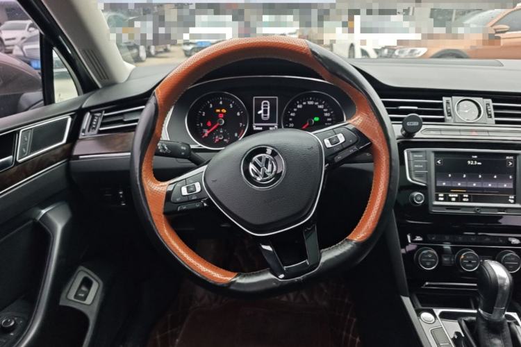 Used Volkswagen Magotan 2017 330TSI DSG Luxury Model Steering Wheel