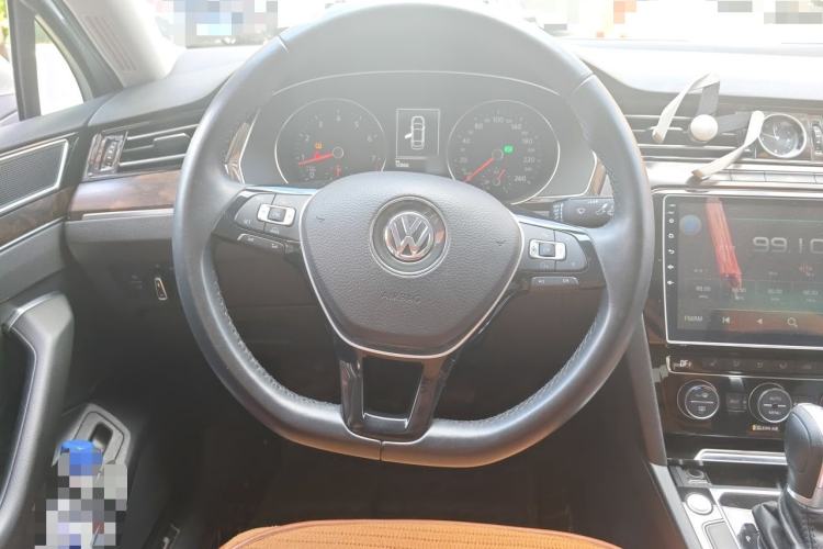 Used Volkswagen Magotan 2017 330TSI DSG Luxury Model Steering Wheel