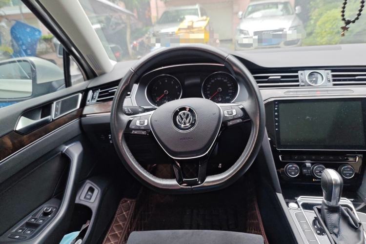 Used Volkswagen Magotan 2017 330TSI DSG Luxury Model Steering Wheel