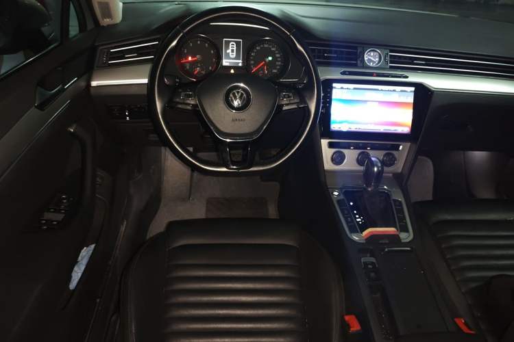 Used Volkswagen Magotan 2017 280TSI DSG Comfort Model Steering Wheel
