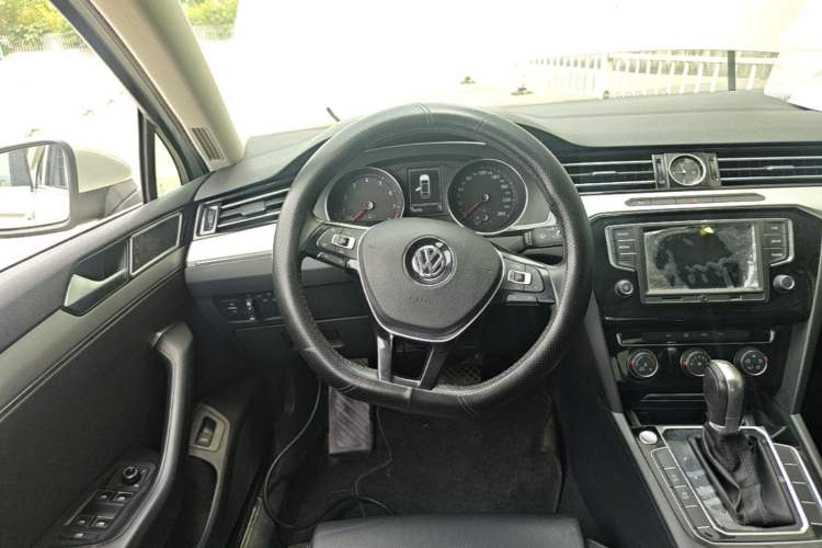 Used Volkswagen Magotan 2017 330TSI DSG Leading Model Steering Wheel