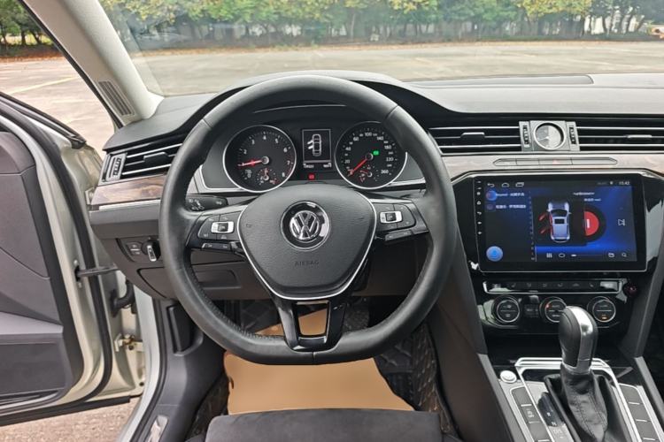 Used Volkswagen Magotan 2017 330TSI DSG Luxury Model Steering Wheel