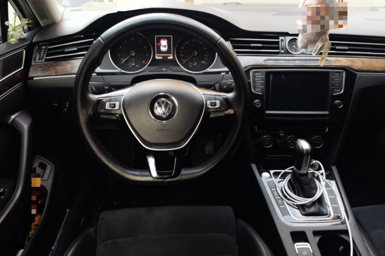 Used Volkswagen Magotan 2017 330TSI DSG Luxury Model Steering Wheel