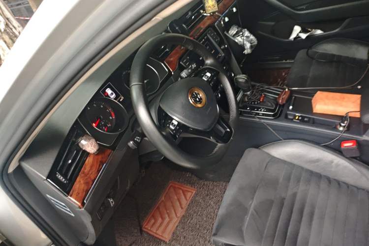 Used Volkswagen Magotan 2017 330TSI DSG Luxury Model Steering Wheel