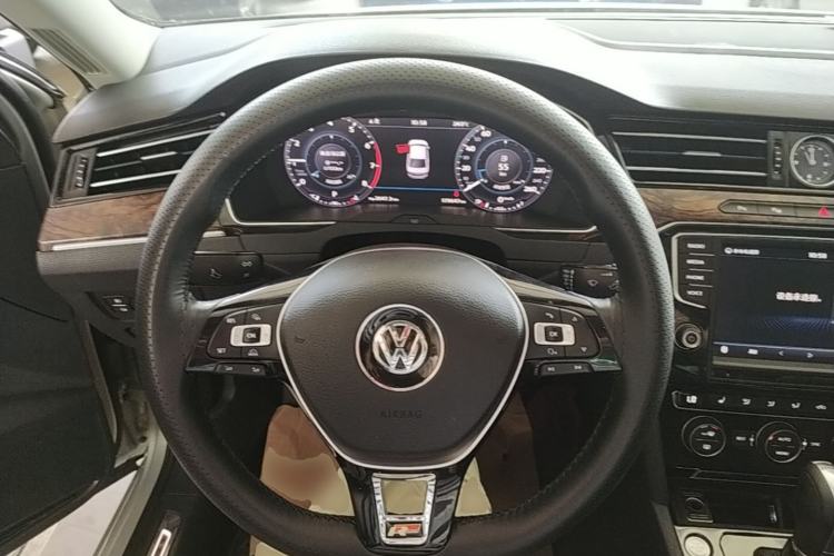 Used Volkswagen Magotan 2017 330TSI DSG Luxury Model Steering Wheel