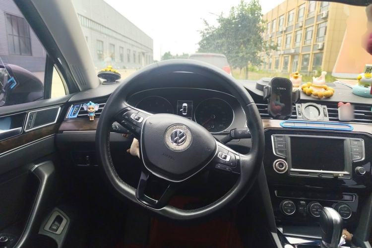 Used Volkswagen Magotan 2017 330TSI DSG Luxury Model Steering Wheel