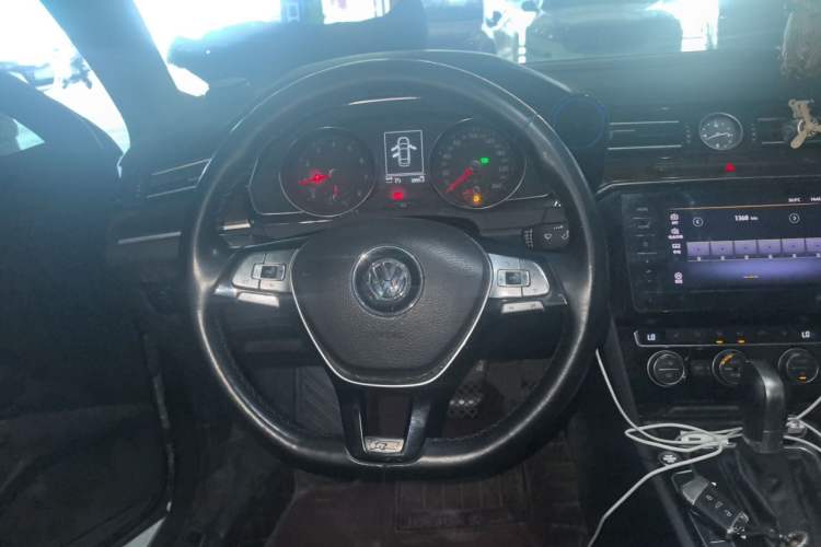 Used Volkswagen Magotan 2017 330TSI DSG Luxury Model Steering Wheel
