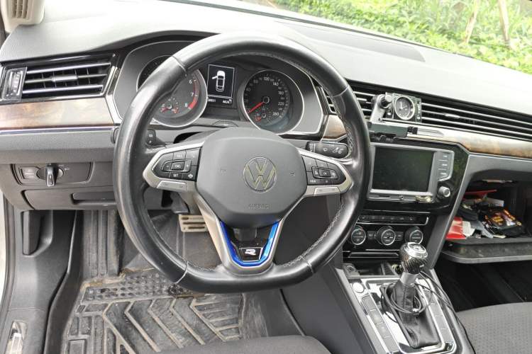 Used Volkswagen Magotan 2017 380TSI DSG Luxury Model Steering Wheel