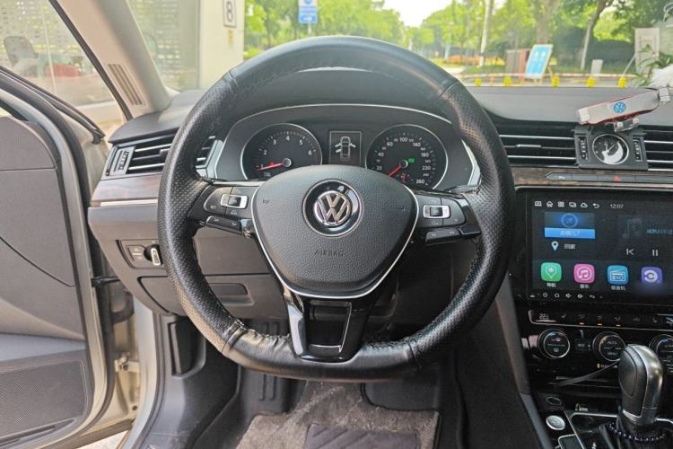 Used Volkswagen Magotan 2017 330TSI DSG Luxury Model Steering Wheel