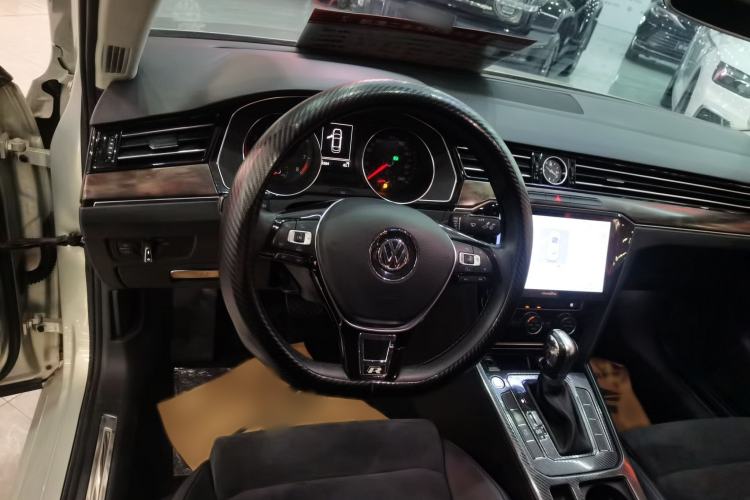 Used Volkswagen Magotan 2017 330TSI DSG Luxury Model Steering Wheel