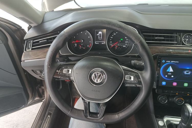 Used Volkswagen Magotan 2017 330TSI DSG Luxury Model Steering Wheel