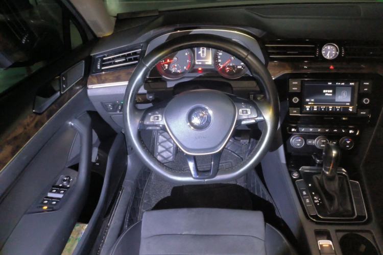 Used Volkswagen Magotan 2017 330TSI DSG Luxury Model Steering Wheel
