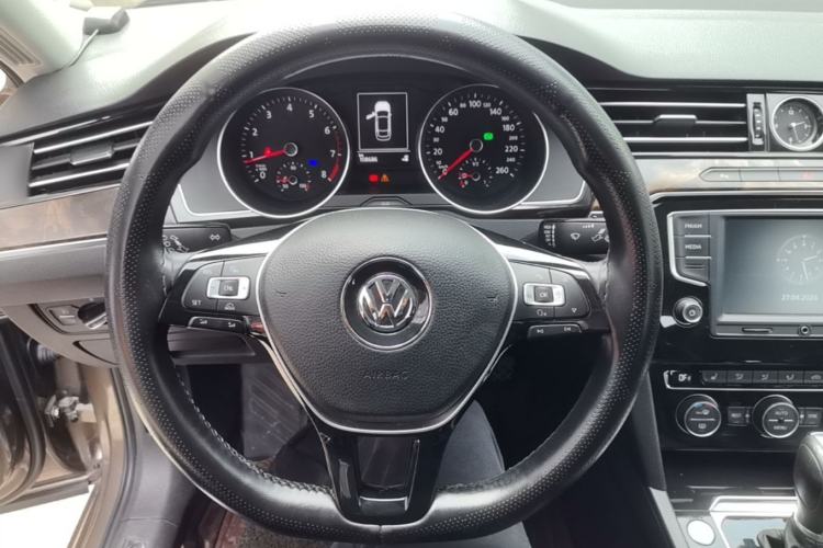 Used Volkswagen Magotan 2017 330TSI DSG Luxury Model Steering Wheel