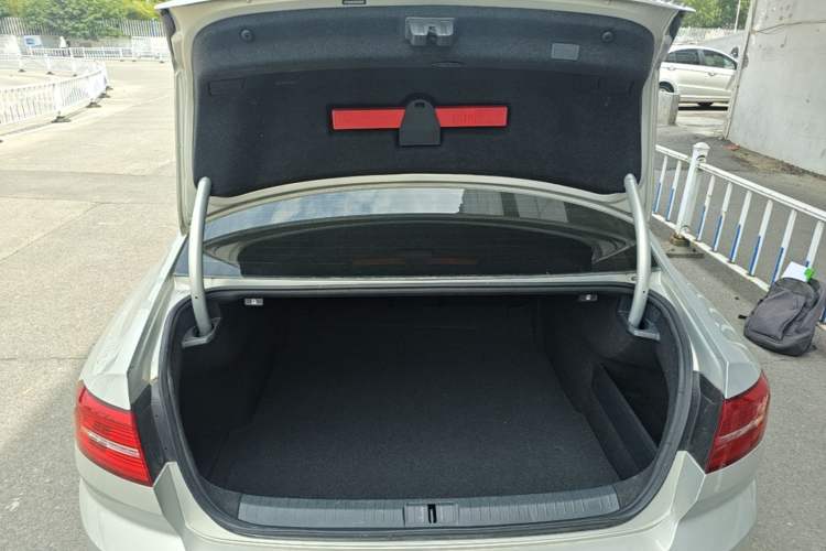 Used Volkswagen Magotan 2017 330TSI DSG Leading Model Trunk