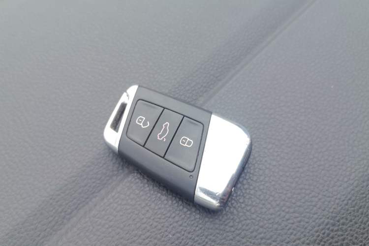 Used Volkswagen Magotan 2017 330TSI DSG Leading Model Vehicle Key