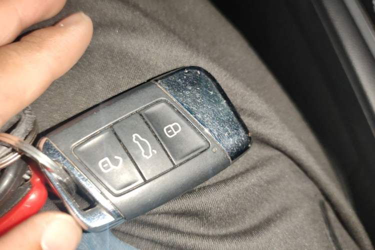 Used Volkswagen Magotan 2017 280TSI DSG Comfort Model Vehicle Key