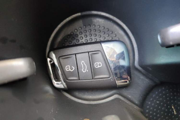 Used Volkswagen Magotan 2017 380TSI DSG Luxury Model Vehicle Key