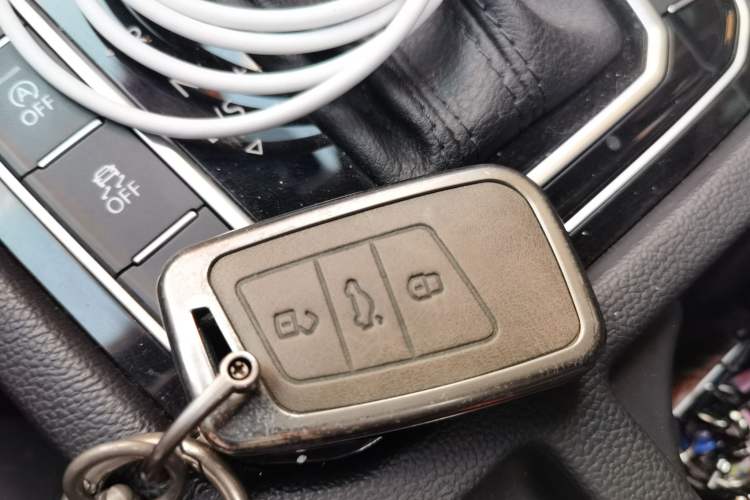 Used Volkswagen Magotan 2017 330TSI DSG Luxury Model Vehicle Key