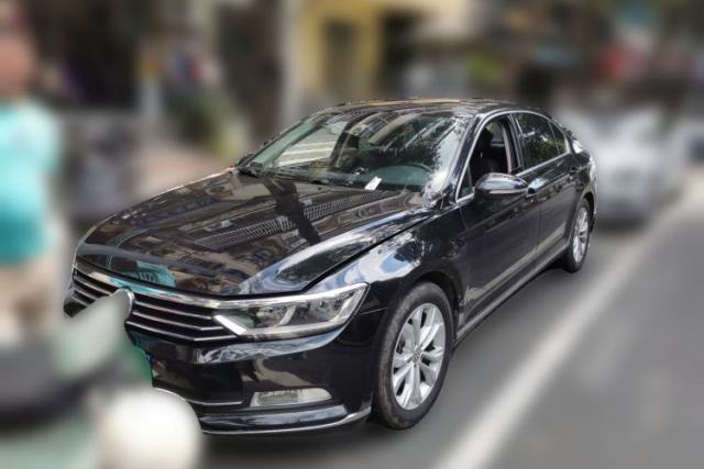 Używany Volkswagen Magotan 2018 Facelift 330TSI DSG Luxury Model