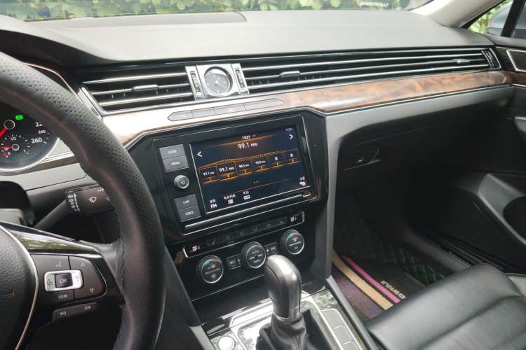 Used Volkswagen Magotan 2018 380TSI DSG Luxury Model Audio And AC Panel