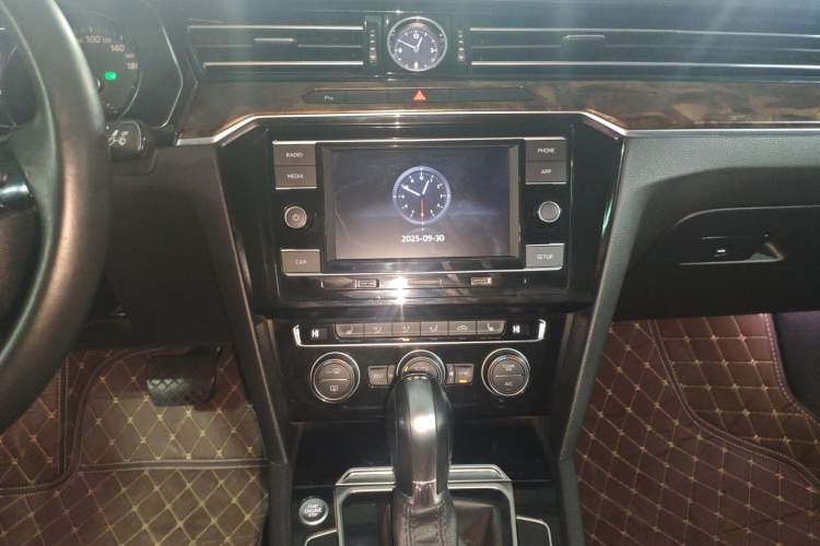 Used Volkswagen Magotan 2018 Facelift 330TSI DSG Luxury Model Audio And AC Panel