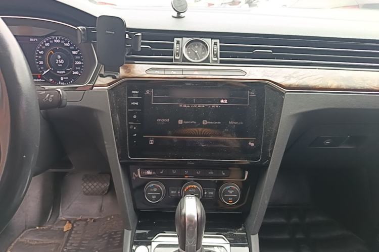 Used Volkswagen Magotan 2018 330TSI DSG Luxury Model Audio And AC Panel