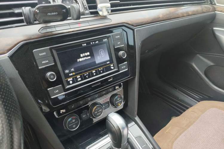 Used Volkswagen Magotan 2018 Facelift 330TSI DSG Luxury Model Audio And AC Panel