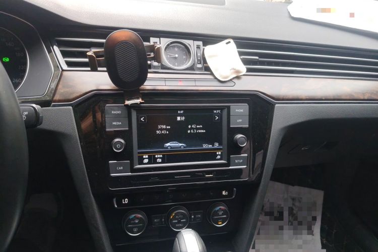 Used Volkswagen Magotan 2018 Facelift 330TSI DSG Luxury Model Audio And AC Panel
