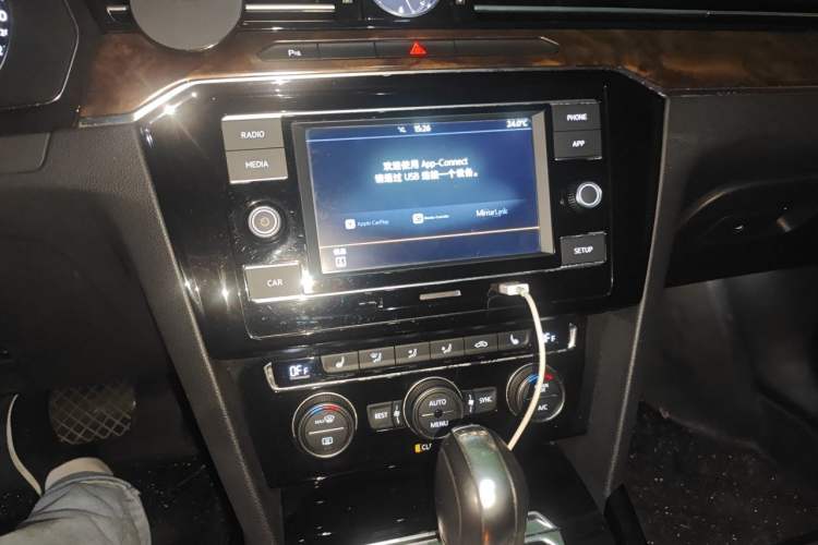 Used Volkswagen Magotan 2018 330TSI DSG Luxury Model Audio And AC Panel